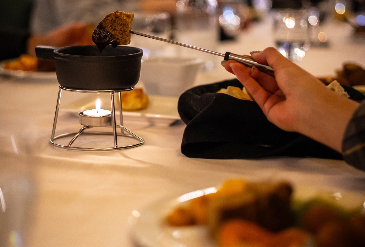 No Shoe Fondue Dinners at Raven lodge